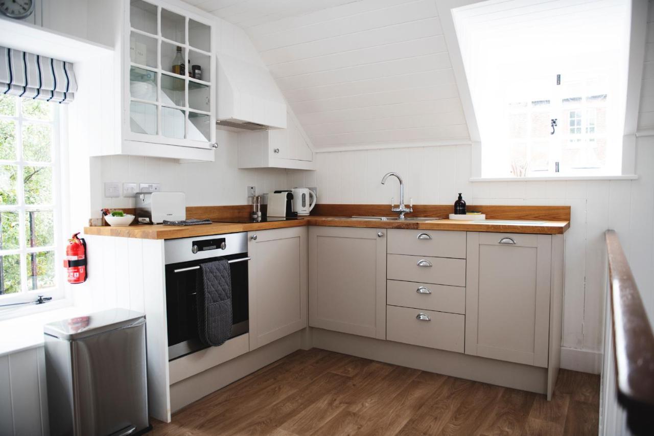 Location - Riverside - Cosey - Close To Beaches * Christchurch (Dorset)